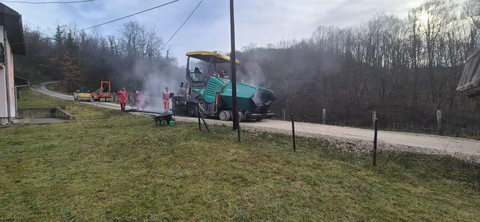 Završeni radovi na sanaciji i asfaltiranju lokalnih puteva u MZ Slavinovići
