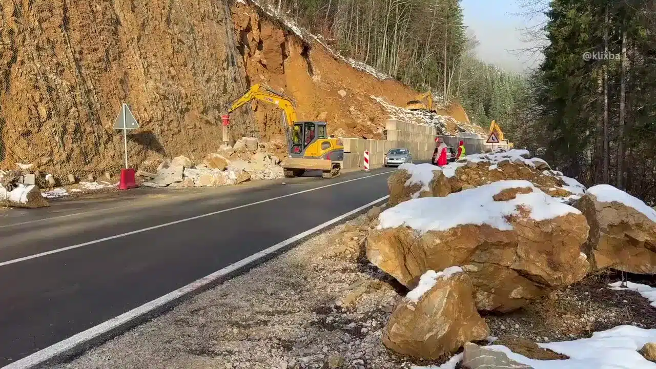 U toku hitna sanacija na cesti Sarajevo – Tuzla: Urušeni blokovi ponovo zatvorili problematičnu dionicu