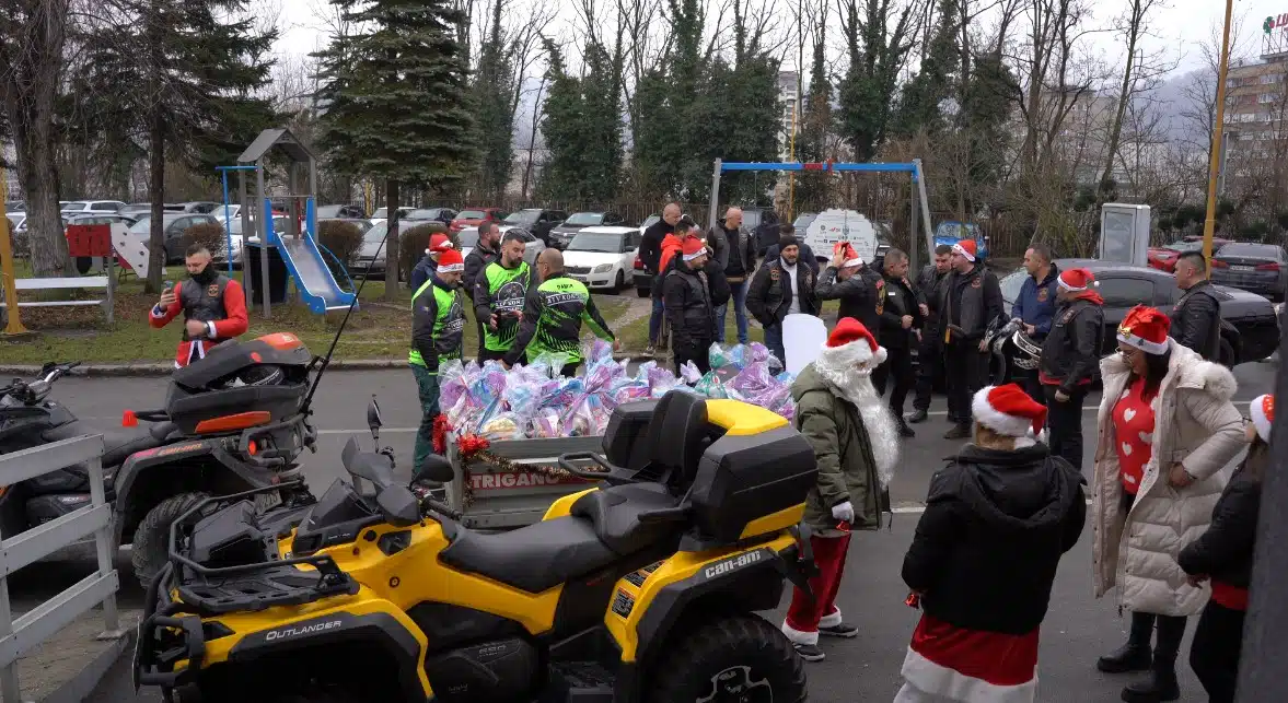 Humanom akcijom obradovali mališane na liječenju u UKC-u Tuzla (VIDEO)