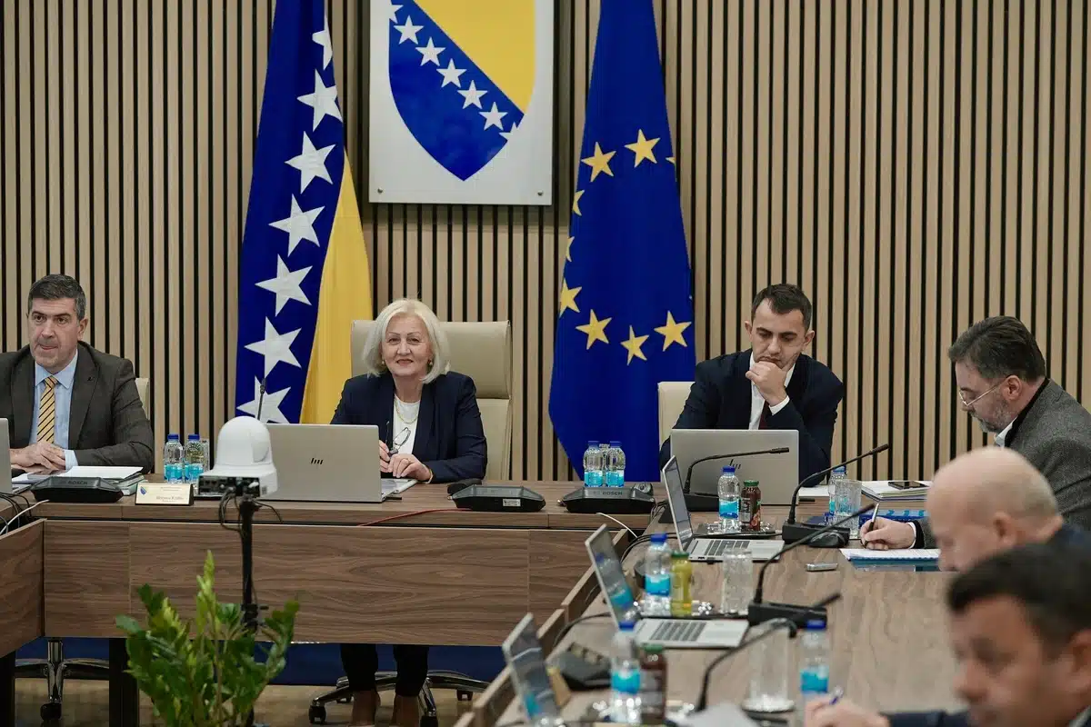 Vijeće ministara BiH: Izdvojeno milion KM za saniranje posljedica požara u Tuzli i Vlasenici