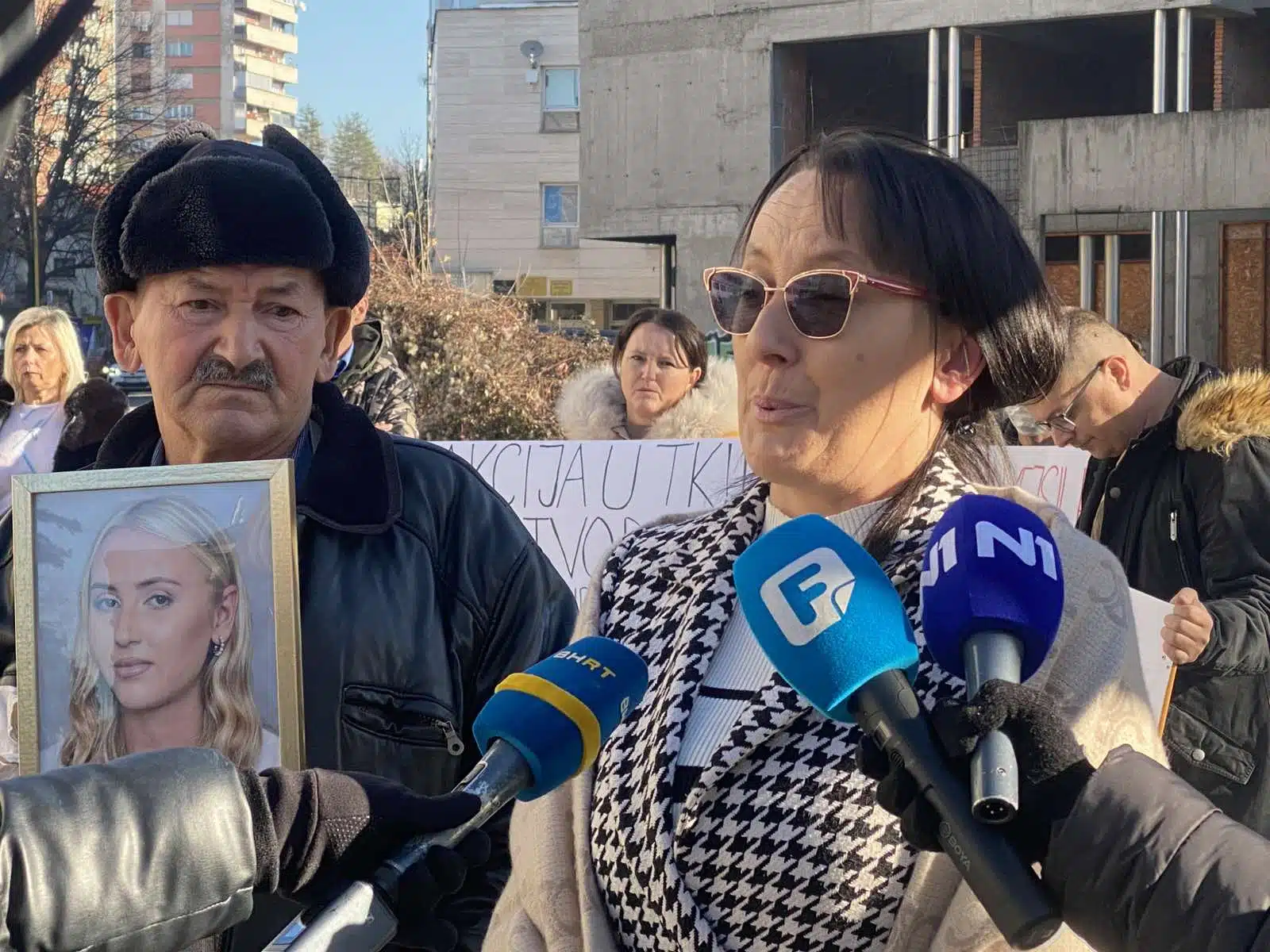 Protest porodice Ajle Nuhanović u Tuzli: Tri godine za ubistvo, nećemo stati na ovome