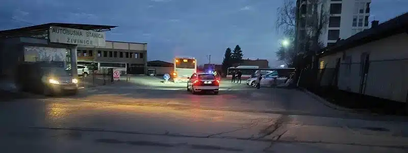 Autobus udario pješaka u Živinicama, povrijeđeni prevezen na UKC Tuzla