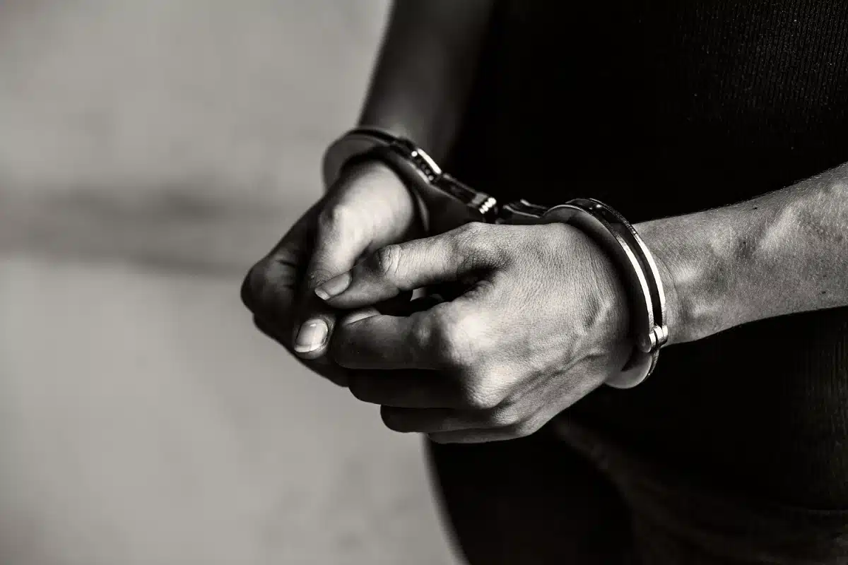 Zbog navođenja maloljetnica na prostituciju uhapšena još tri policajca u Kalesiji i Živinicama