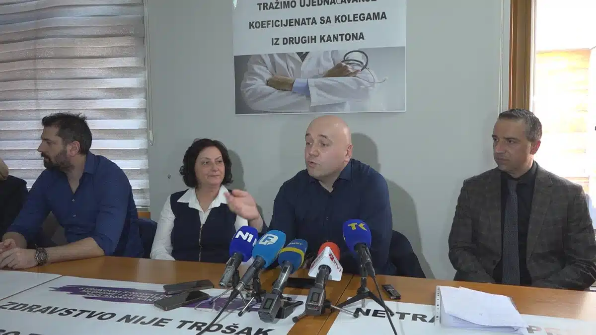 Protesti ljekara u Tuzli u petak i subotu, upozorenje vlastima zbog stanja u zdravstvu (VIDEO)