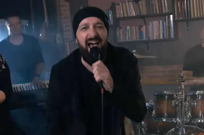 Denis Hadžić objavio novu pjesmu ”Tvoj” (VIDEO)