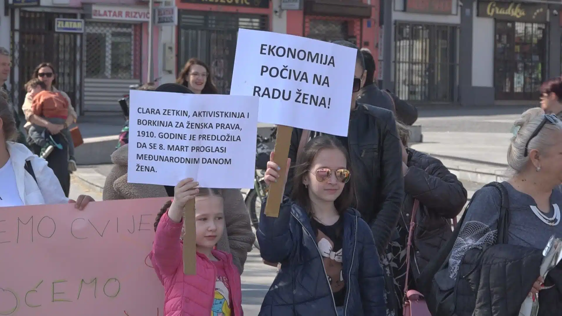 Održan Osmomartovski marš u Tuzli: Sigurnost žena je javna obaveza (VIDEO)