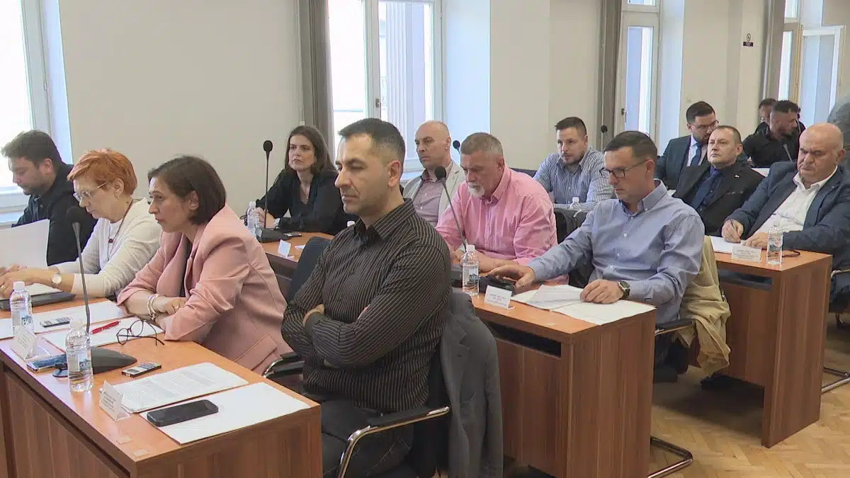 Gradsko vijeće Tuzla: Potrebna jača koordinacija institucija u borbi protiv kriminaliteta (VIDEO)