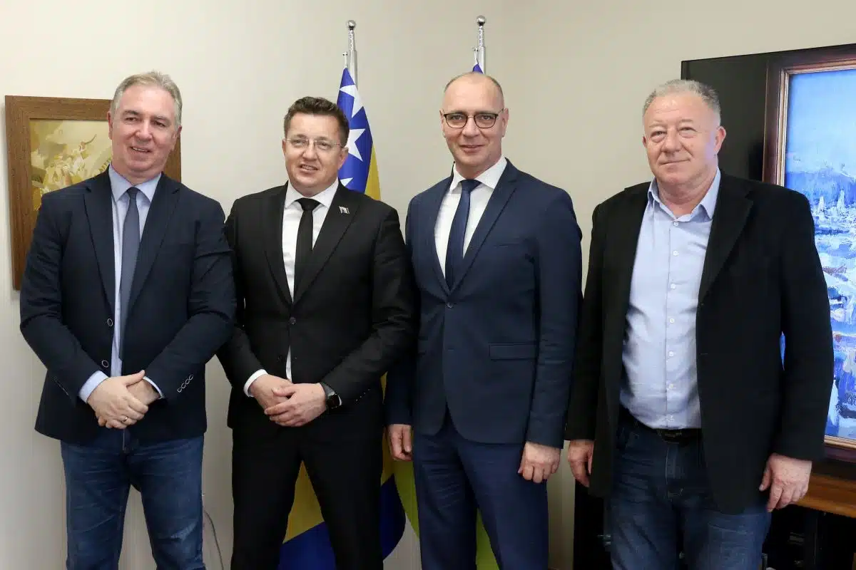 Pripreme za obilježavanje 80 godina pruge Brčko–Banovići u fokusu sastanka gradonačelnika Lugavića i načelnika Hasanovića