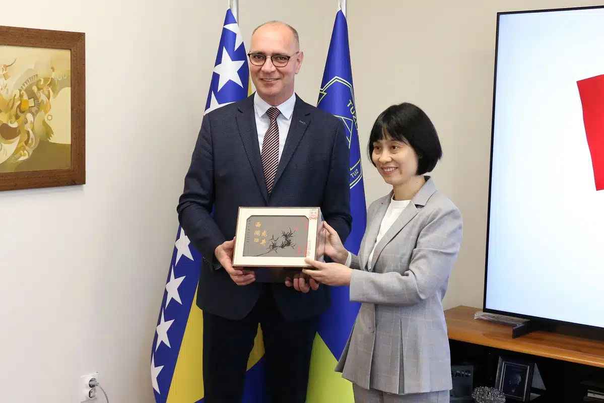 Gradonačelnik Lugavić ugostio ambasadoricu Narodne Republike Kine u Bosni i Hercegovini, Nj.E. Li Fan