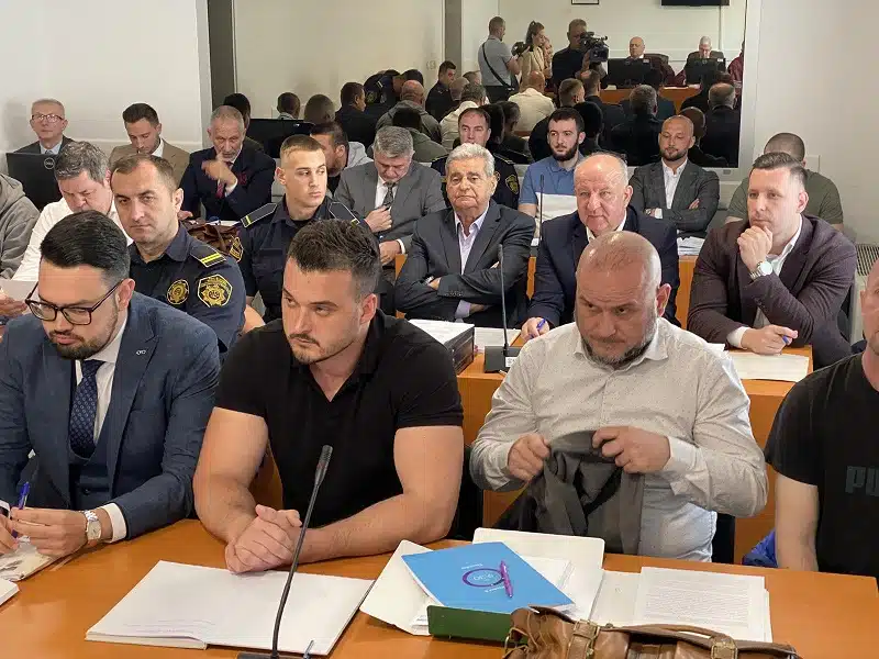 Počelo suđenje tuzlanskim policajcima optuženim za navođenje maloljetnica na prostituciju