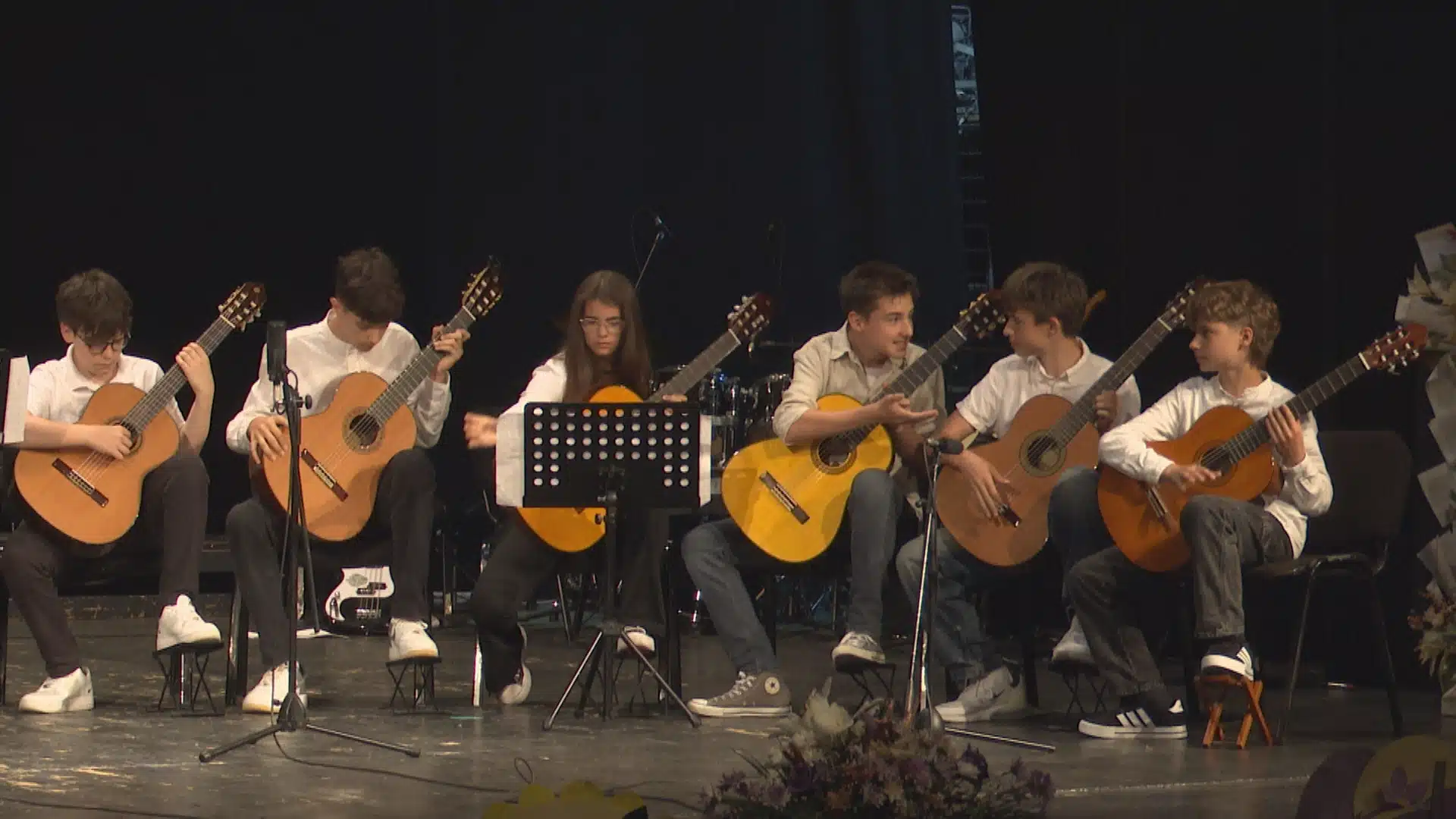 Godišnji koncert učenika Osnovne muzičke škole Tuzla održan u BKC-u (VIDEO)