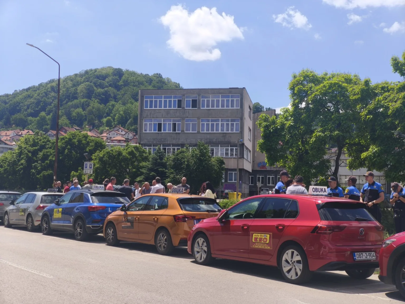 Autoškole u Tuzli najavile mirnu protestnu vožnju zbog novog softvera za obuku kandidata