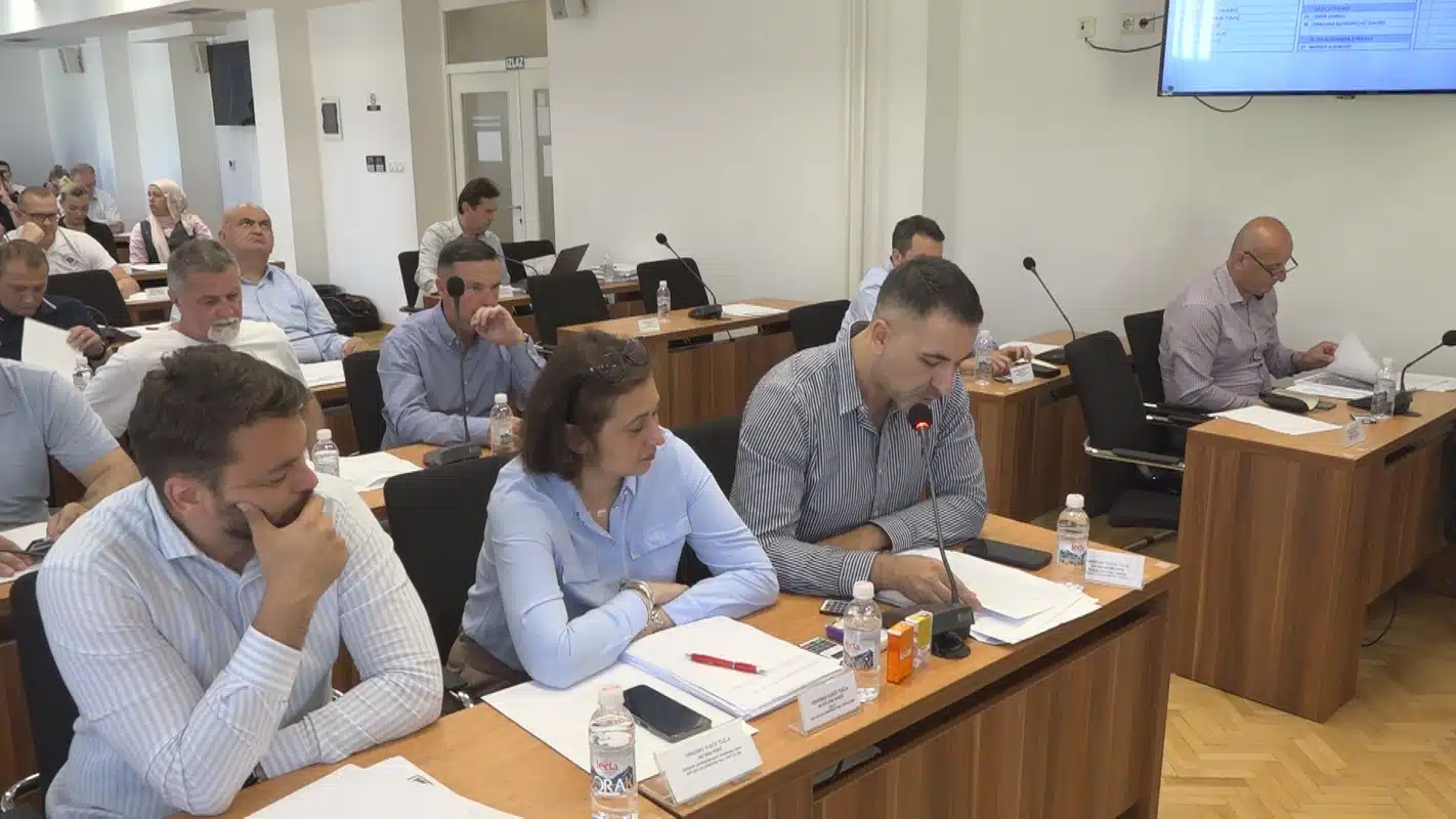 Gradsko vijeće Tuzla: Rasprava o investicijama i urbanizmu (VIDEO)