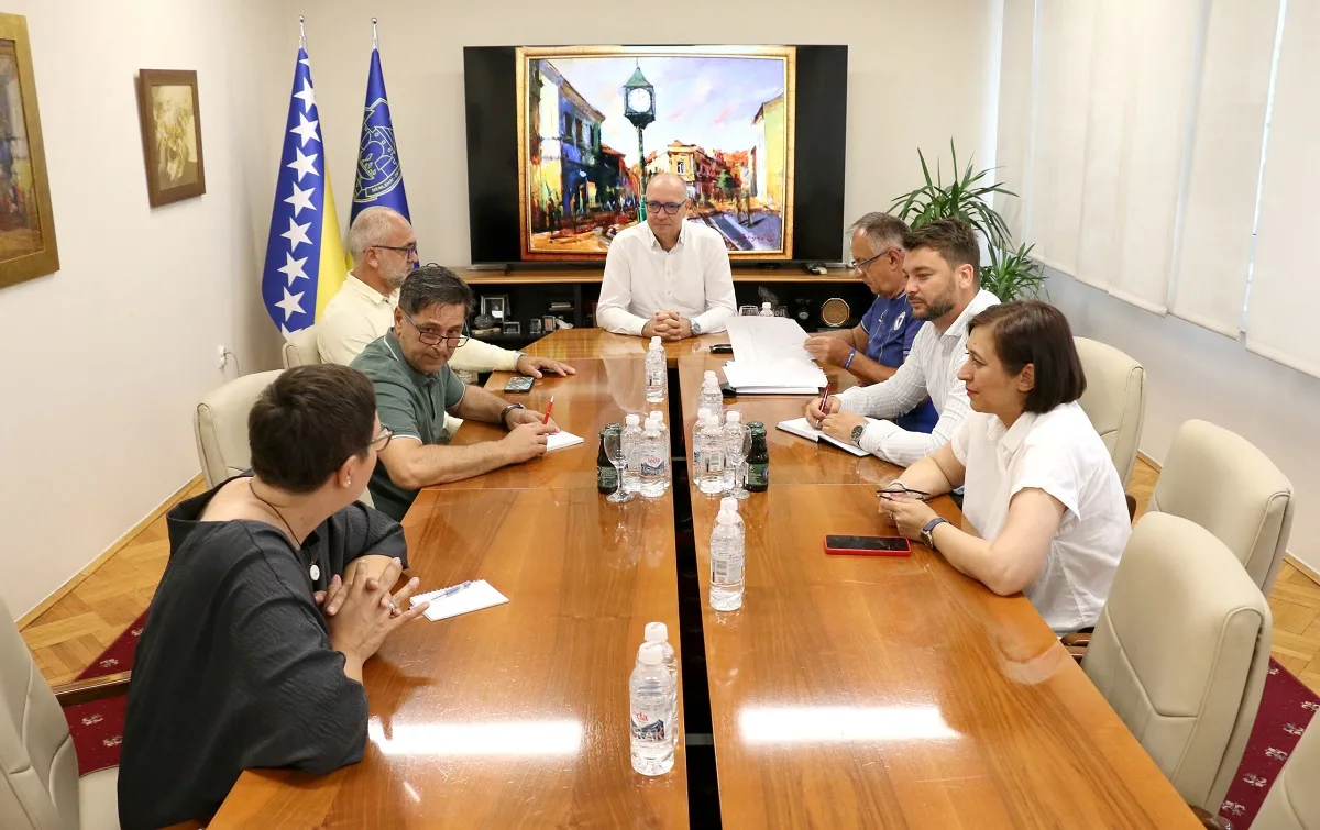 Gradonačelnik Lugavić razgovarao s predstavnicima Savjeta MZ Solana o budućem unapređenju infrastrukture
