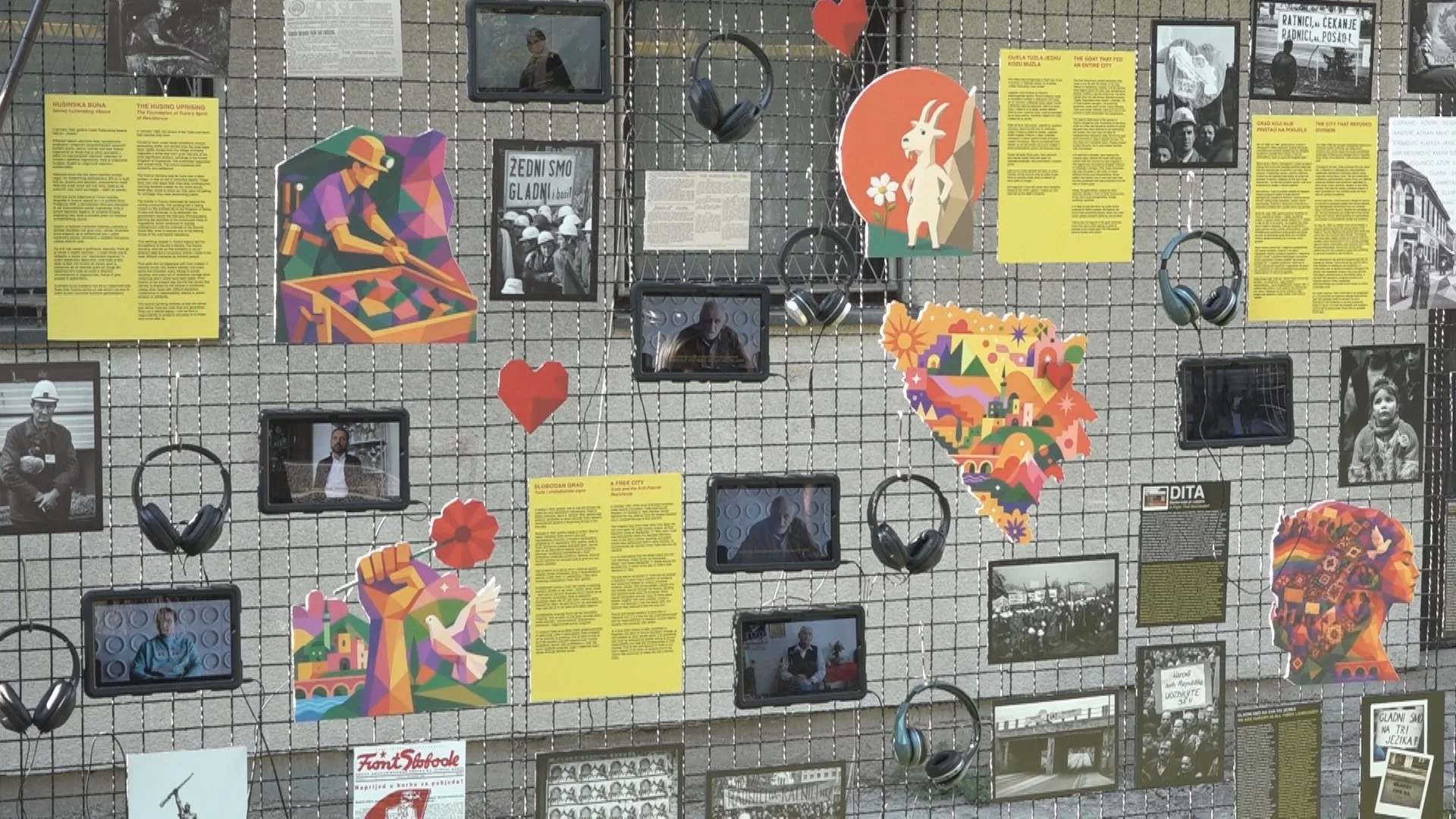 U Tuzli otvorena multimedijalna izložba „Grad na zrnu solidarnosti“: Priča o gradu otpora i zajedništva (VIDEO)