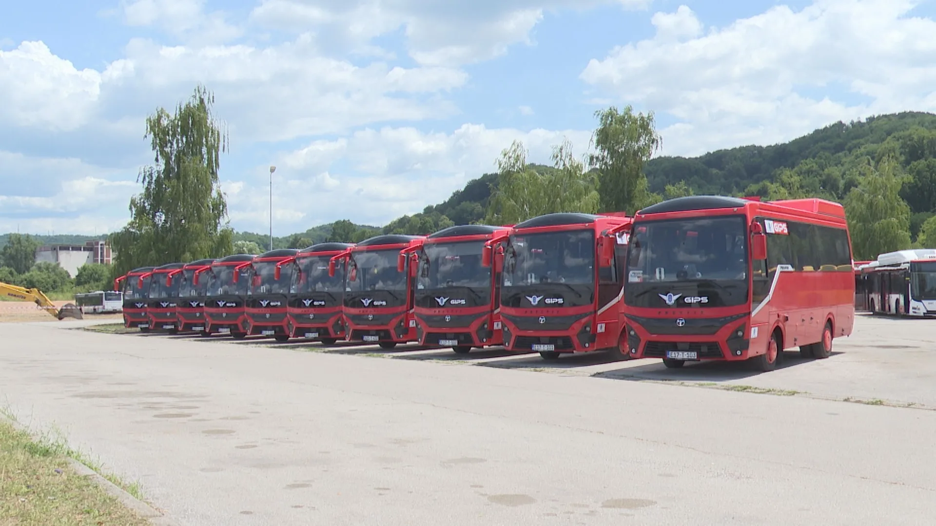 GIPS Tuzla obnavlja javni prijevoz: Prvih deset novih minibusa spremno za saobraćaj, još 15 stiže do kraja jula (VIDEO)