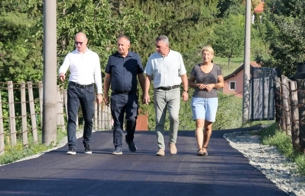 U Gornjoj Tuzli završena izgradnja puta vrijedna 246.000 KM (FOTO/VIDEO)