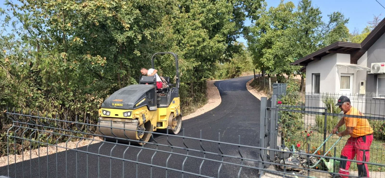 Završena sanacija i asfaltiranje puteva na tri lokacije u Tuzli (FOTO)