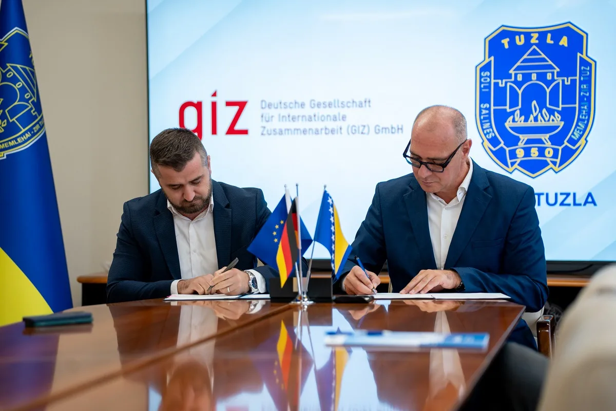 Tuzla dobila besplatan Wi-Fi na javnim lokacijama u okviru inicijative WiFi4WB (VIDEO)