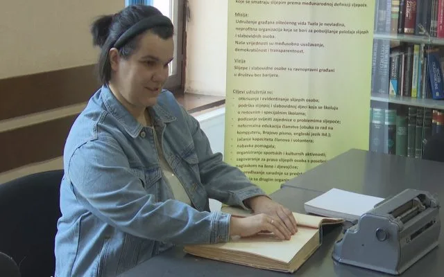 Održano takmičenje u čitanju i pisanju Brajevim pismom u JU NUB „Derviš Sušić“ Tuzla (VIDEO)