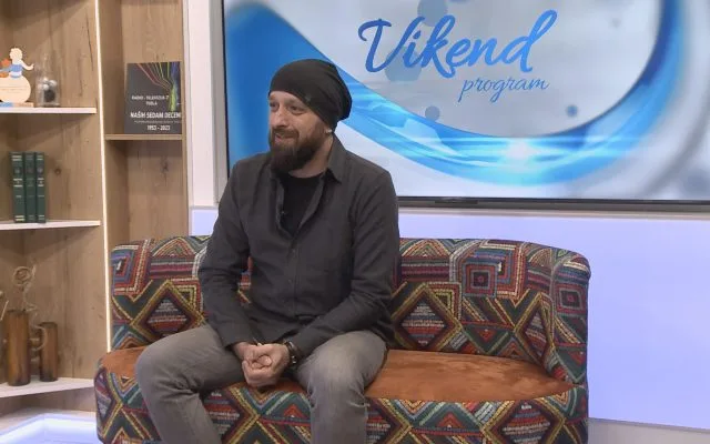 Nova pjesma „Te tvoje usne“ najavljuju album prvijenac Denisa Hadžića (VIDEO)