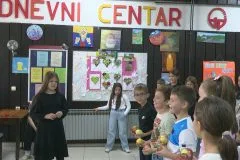 Učenici OŠ “Tušanj” uljepšali dan korisnicima Doma penzionera Tuzla