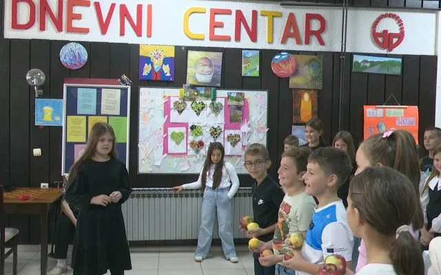 Učenici OŠ “Tušanj” uljepšali dan korisnicima Doma penzionera Tuzla