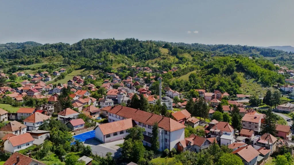Produžen pritvor 15-godišnjoj učenici iz Tuzle koju terete da je nožem napala dvije djevojčice