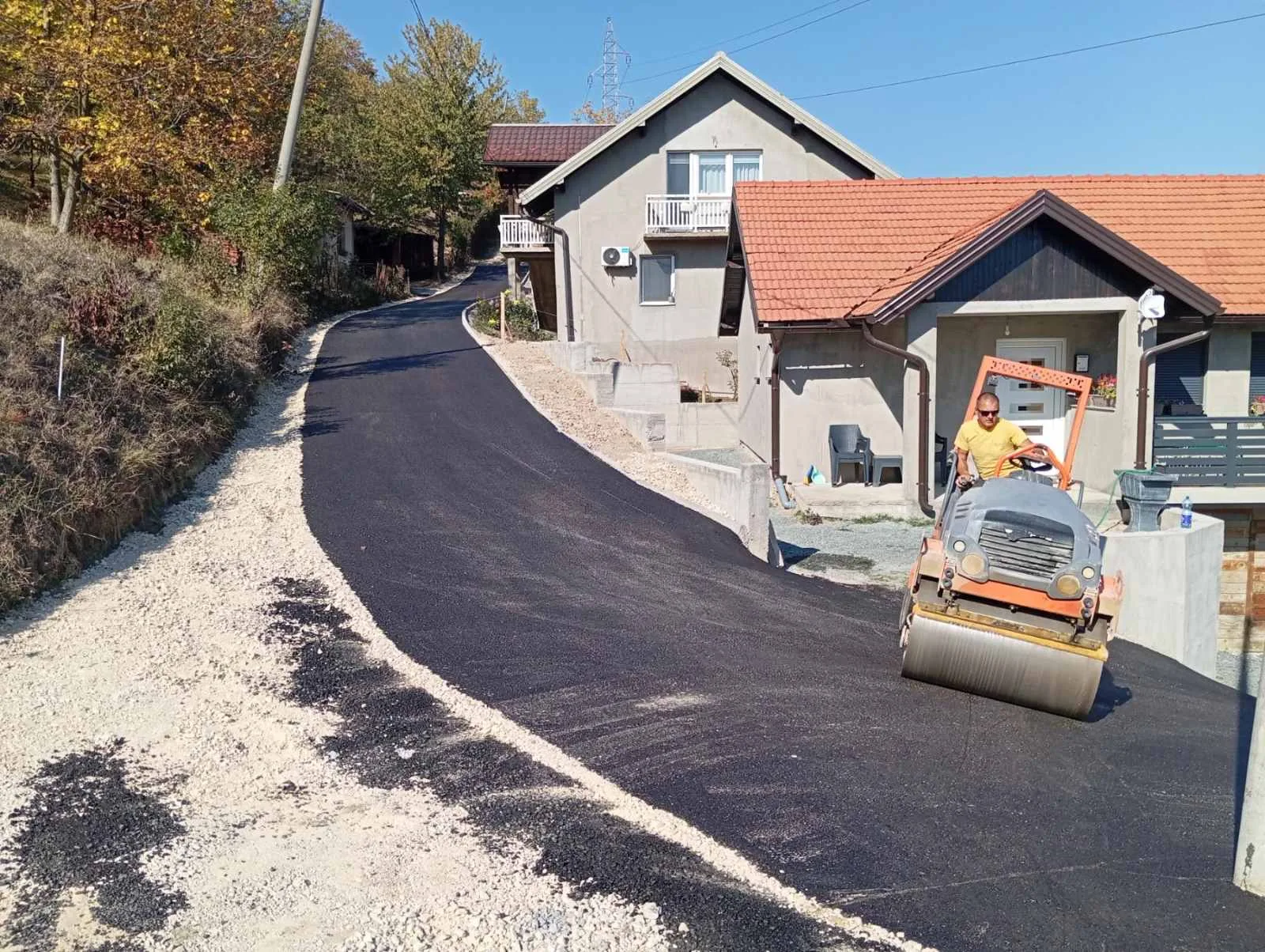 Završeni radovi na sanaciji putne infrastrukture na tri lokacije u Tuzli (FOTO)